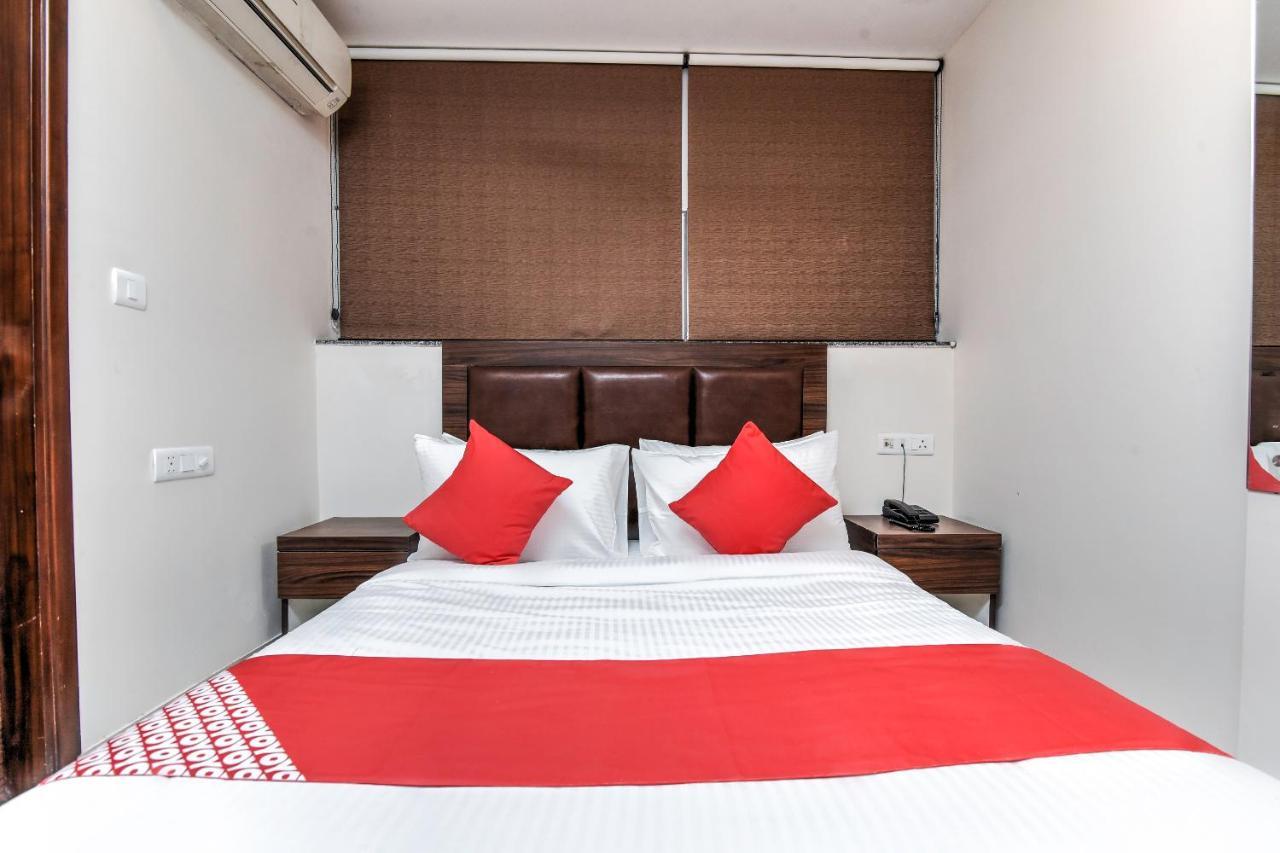 Oyo 81042 Rajput Resort Patiāla Buitenkant foto